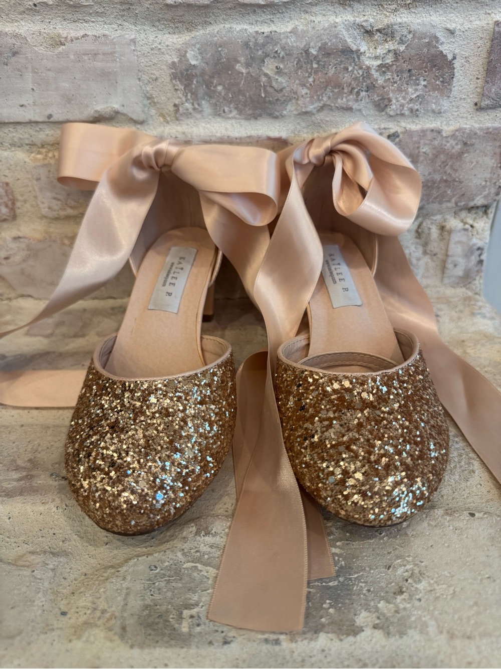 Glitter shoes with kitten heel in Champagne Gold